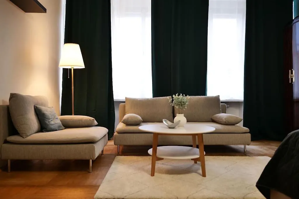 Stylish 3Bd Riverfront Apartment Prague
