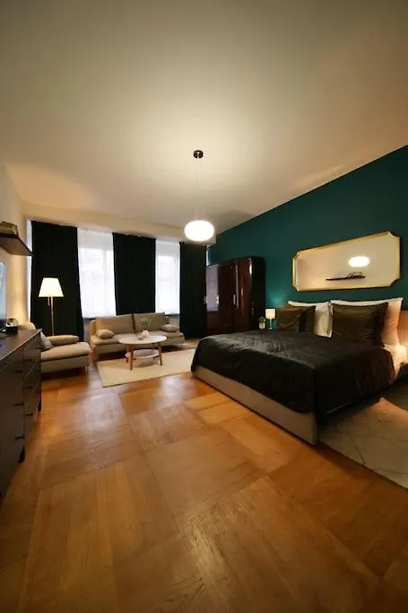 Stylish 3Bd Riverfront Apartment Prague