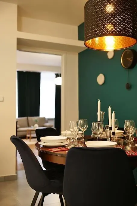Stylish 3Bd Riverfront Apartment Prague