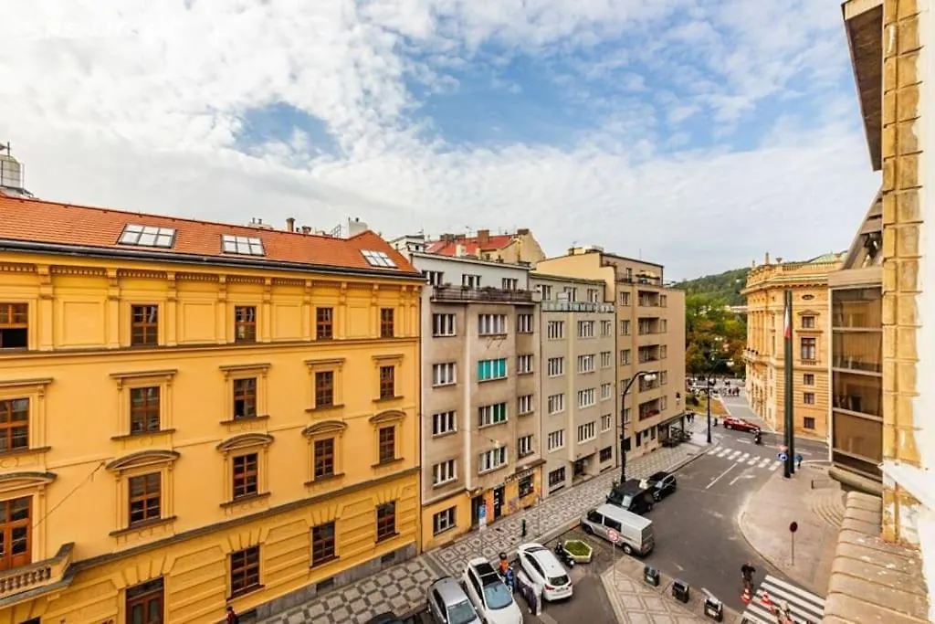 Stylish 3Bd Riverfront Apartment Prague 0*,