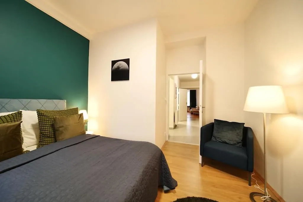 Stylish 3Bd Riverfront Apartment Prague