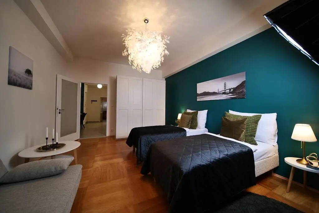 Stylish 3Bd Riverfront Apartment Prague